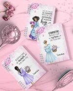 arquivo_digital_cadernos_femininos_frases_mulheres_Deus_miolo_floral_pautado_rosa