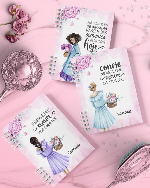 arquivo_digital_cadernos_femininos_frases_mulheres_Deus_miolo_floral_pautado_rosa