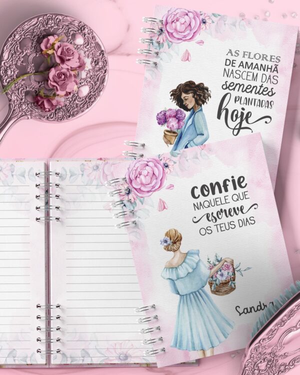 arquivo_digital_cadernos_femininos_frases_mulheres_Deus_miolo_floral_pautado_rosa