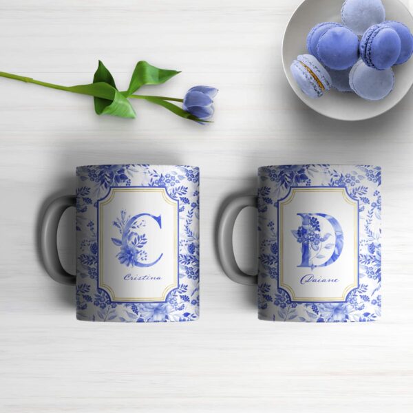 arquivo_digital_arte_caneca_alfabeto_inicial_nome_letra_azul_branco_porcelana
