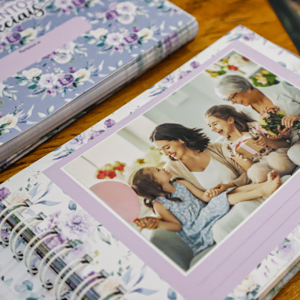 arquivo_digital_capas_miolo_alfabeto_floral_lilas_roxo_album_fotos_mensagem_marca_paginas_envelope_papel_carta_devocional_bloquinho_planejador