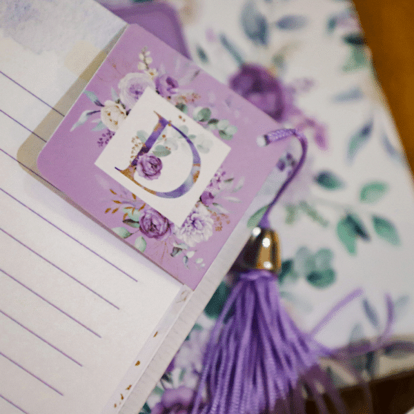 arquivo_digital_capas_miolo_alfabeto_floral_lilas_roxo_album_fotos_mensagem_marca_paginas_envelope_papel_carta_devocional_bloquinho_planejador