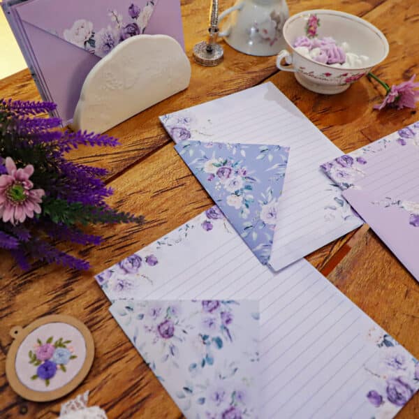 arquivo_digital_capas_miolo_alfabeto_floral_lilas_roxo_album_fotos_mensagem_marca_paginas_envelope_papel_carta_devocional_bloquinho_planejador