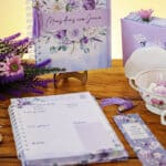 Arquivo_digital_leitura_bíblia_365_dias_jw_testemunhas_jeová_livre_guiada_floral_lilas_roxo_