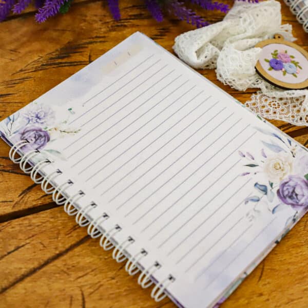 Arquivo_digital_capas_alfabeto_floral_lilas_roxo_miolo_pautado