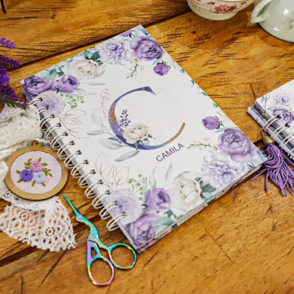 Arquivo_digital_capas_alfabeto_floral_lilas_roxo_miolo_pautado