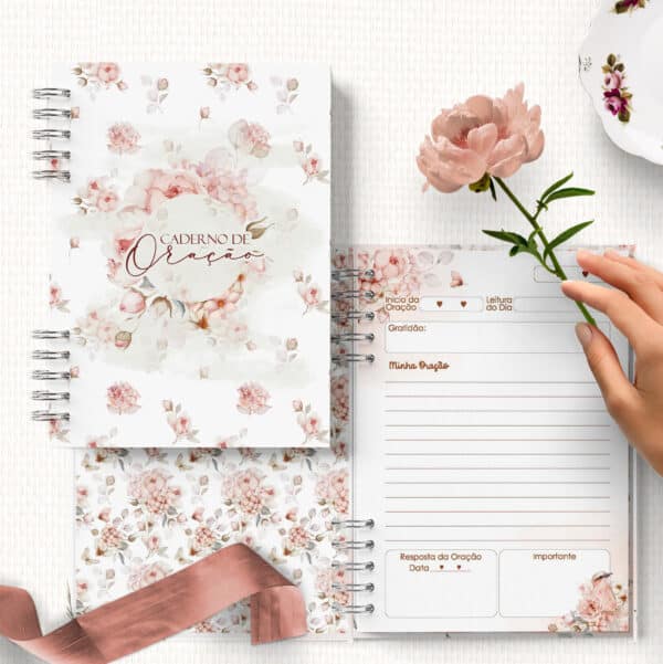 arquivo digital caderno de oração guarda floral e miolo pautado decorado com rosas, pássaros e borboletas arquivo vintage