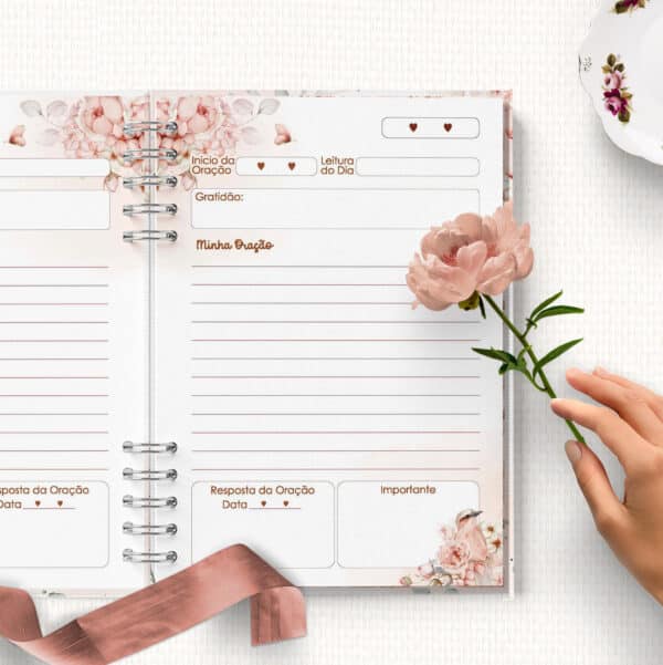 arquivo digital miolo pautado e decorado de caderno de oração com rosas, pássaros e borboletas vintage