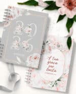 arquivo_digital_agenda_floral_peonia_branca_rosa_colecao_belive_bicho_papel_cinza_1_dia_pagina_2_versiculos_horario_divisorias